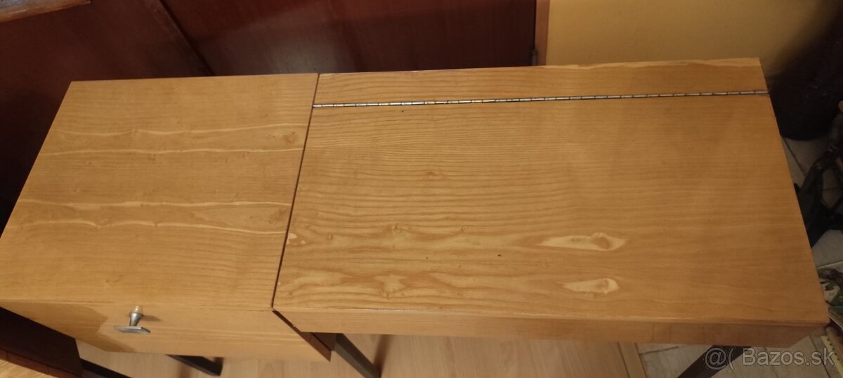 Kozmetický stolík+ nočný stolík - 14