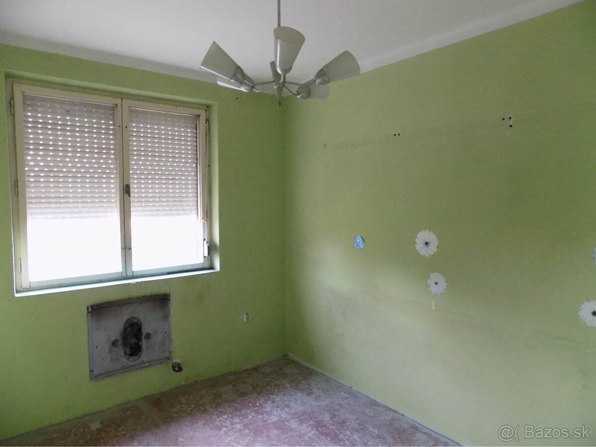 Na predaj viacgeneračný dom v Tvrdošovciach . - 14