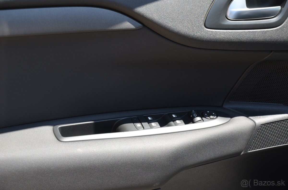 Citroën C4 1.2 PureTech, 81kw, M5 - 14