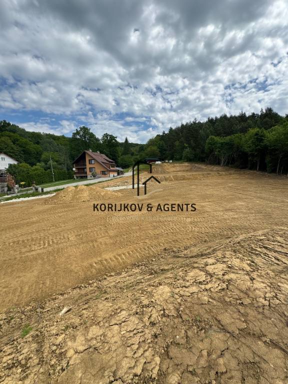 PREDAJ, Stavebné pozemky Gruzovce, 5 min do HE - 14