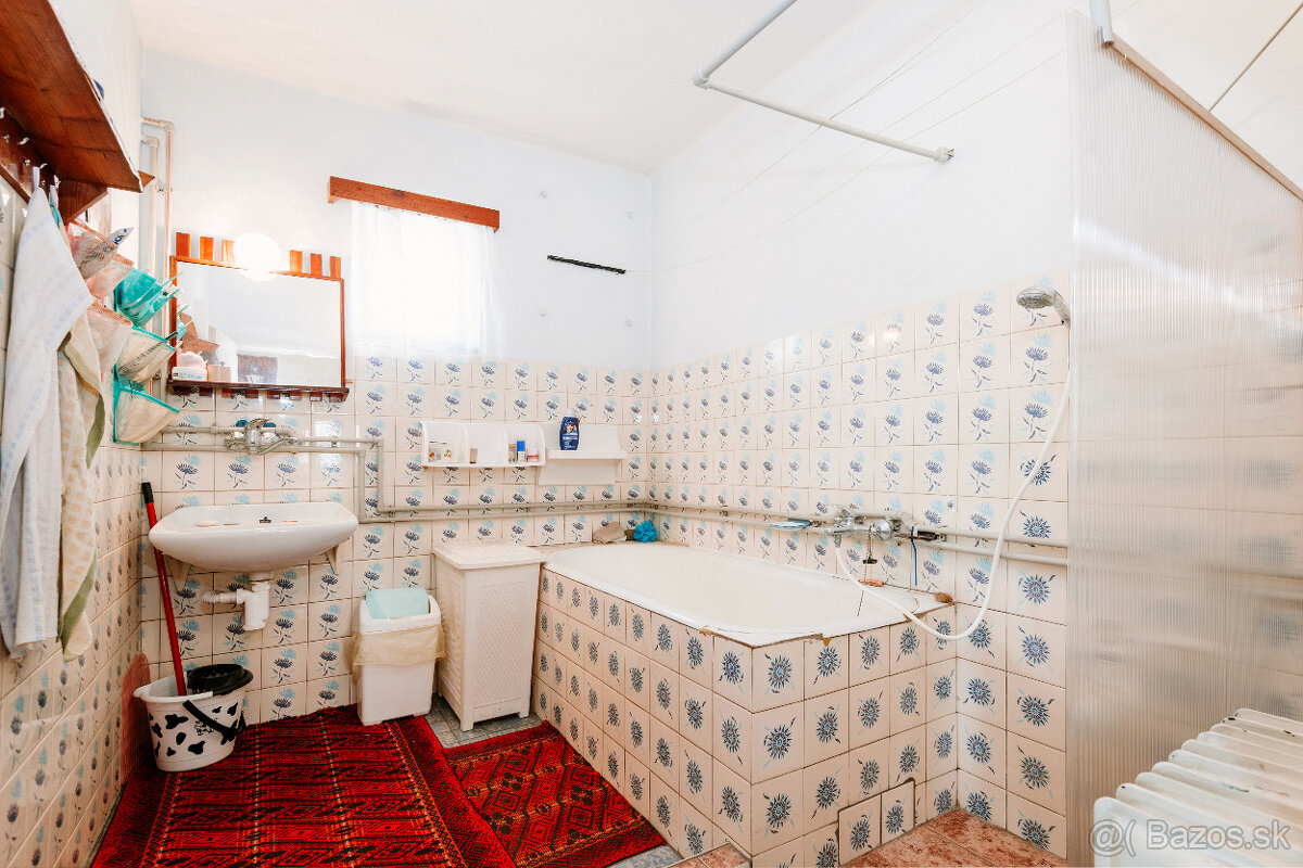 Dom v obci Divín s výhľadom na hrad, znížená cena - 14