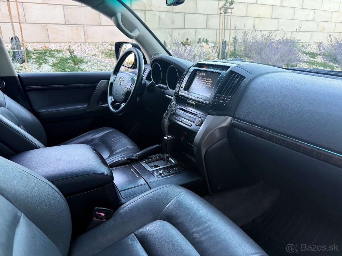 Toyota Land Cruiser 200 4.5 V8 - 14