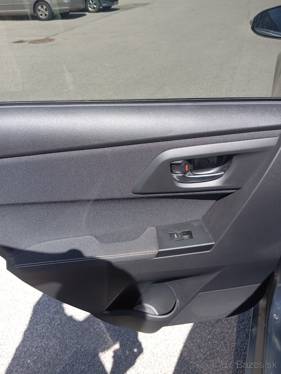 Toyota Auris TS - combi 1,6benzín, SR,EXECUTIVE,2x kolá - 14