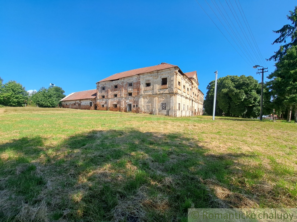 Kaštieľ plný histórie a krásy baroka v prostredí lipovej a - 14