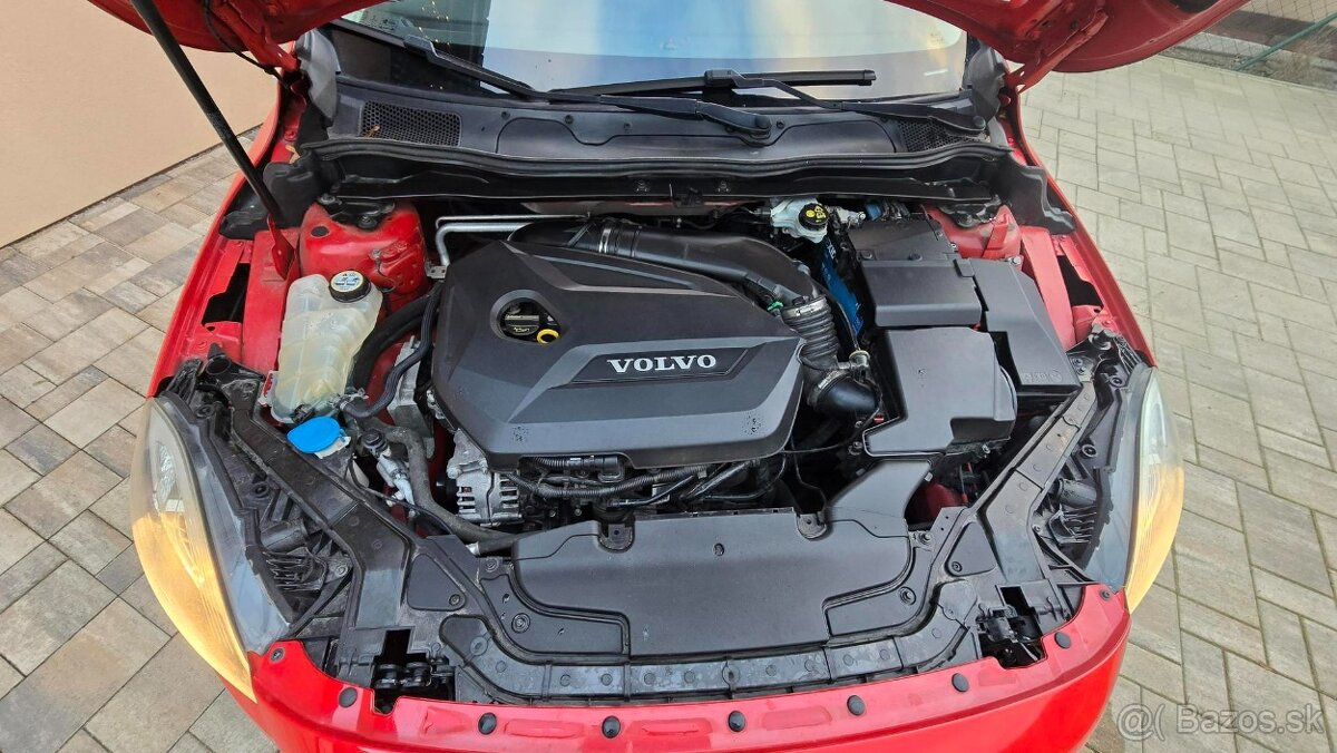 Volvo V40 1.6 Turbo benzín - 14