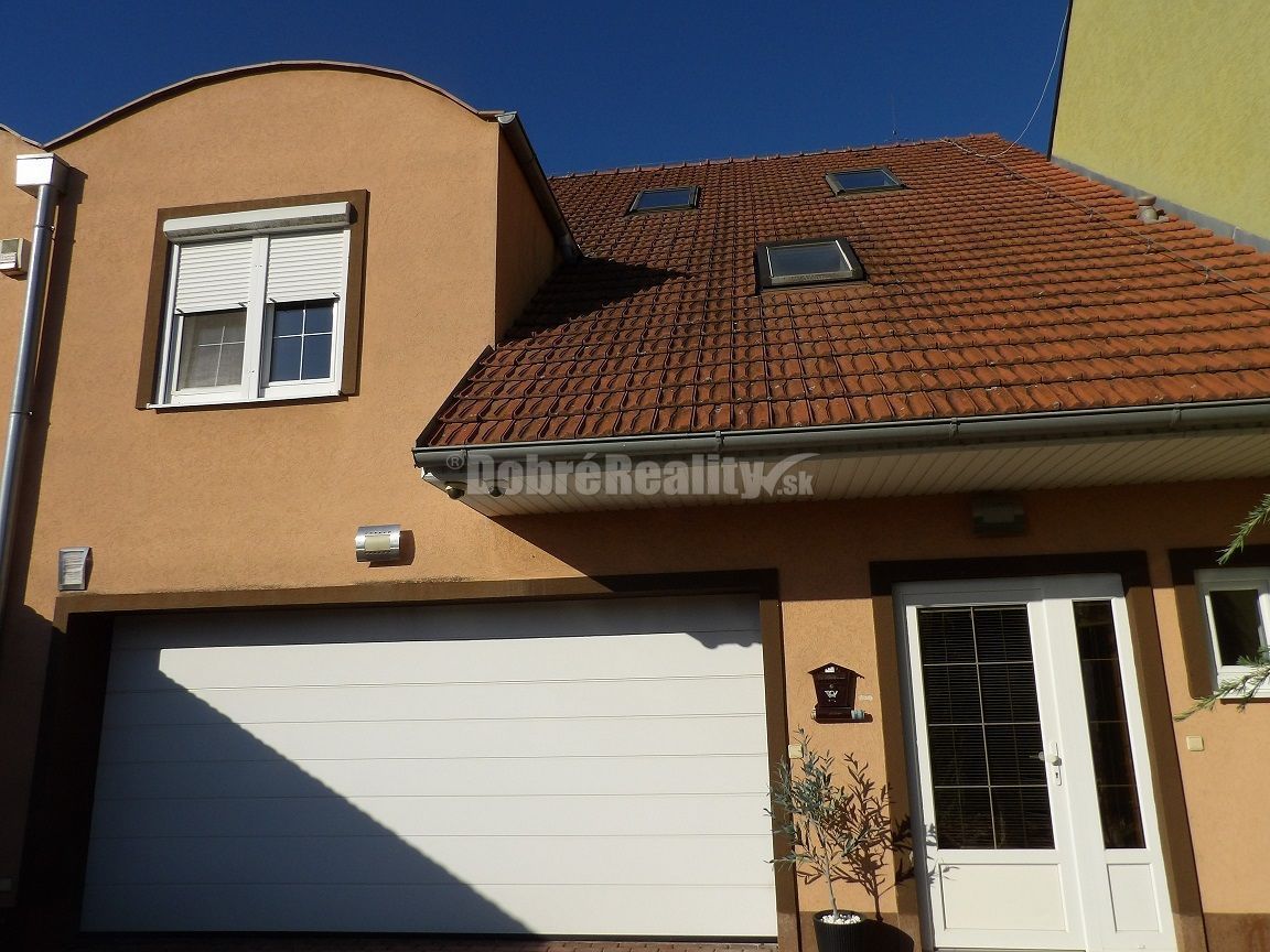 Štýlový rodinný dom na PREDAJ - 14
