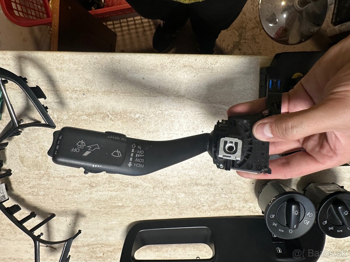 Predám náhradné diely octavia 2 facelift 2010 - 14