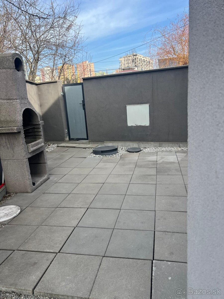 Prenájom 3 izbového bytu v RD s vlastnou vstupnou bránou - 14