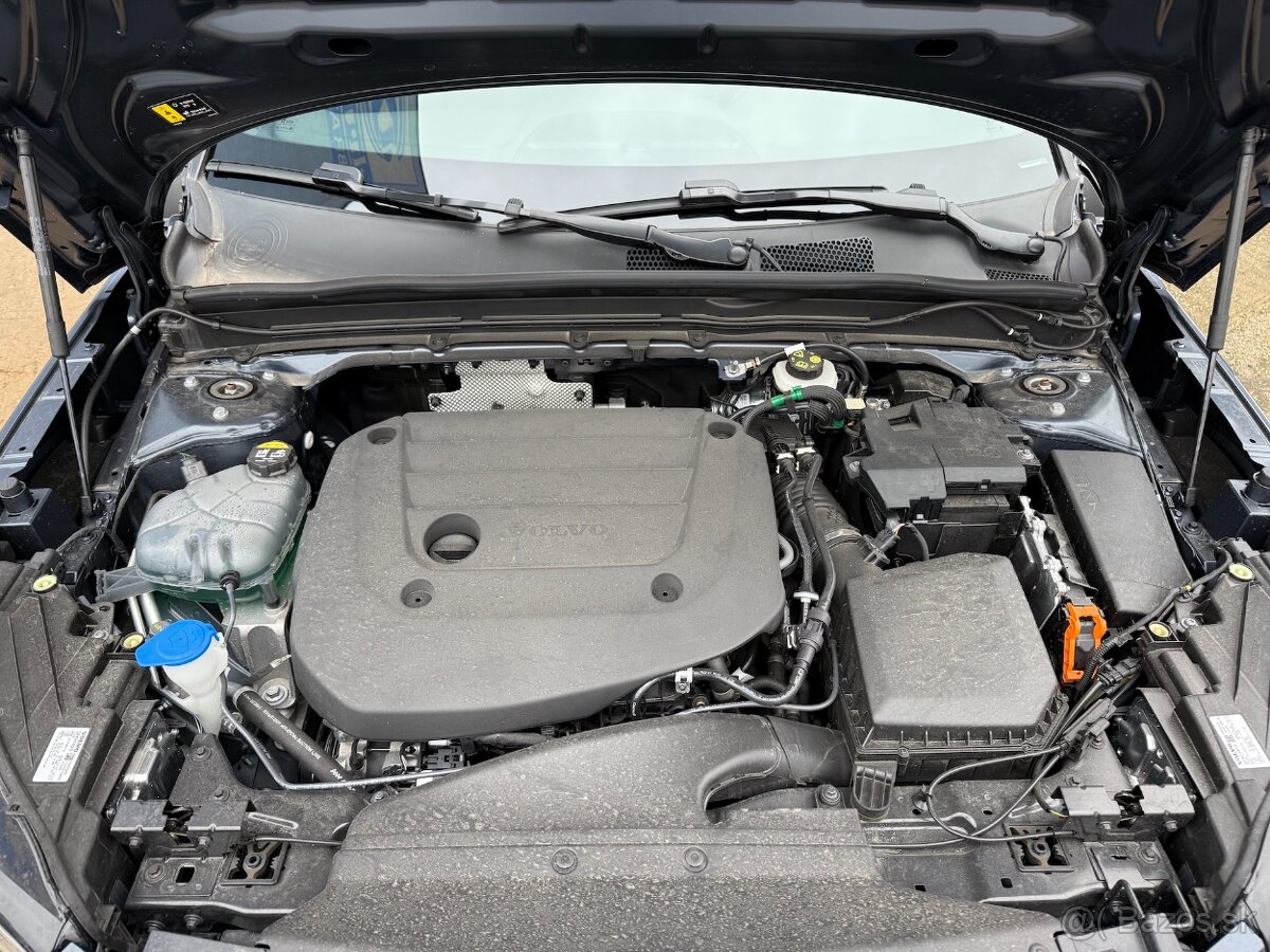 Volvo XC40 2.0 B3 mHEV Plus AT 2025 DPH - 14