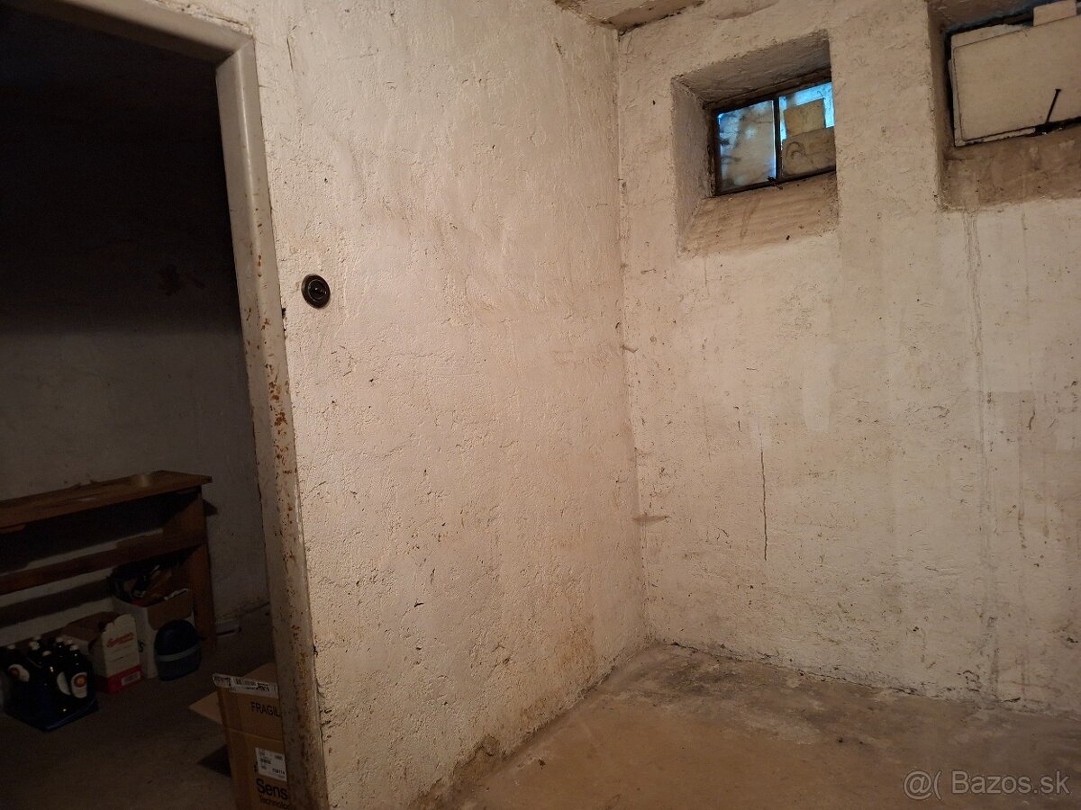 Priestranný 3-izbový byt v centre Námestova – krb + garáž - 14