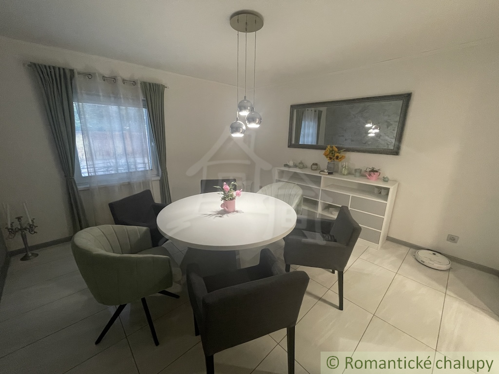 Znížená cena Priestranný rodinný dom vhodný aj na podnika - 14