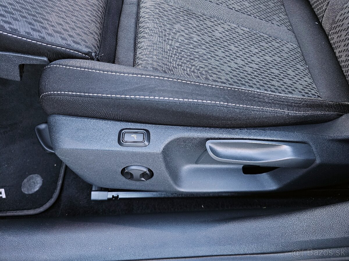 Škoda Octavia Combi IV 2.0 TDI DSG F1 Clever DVD Matrix ACC - 14