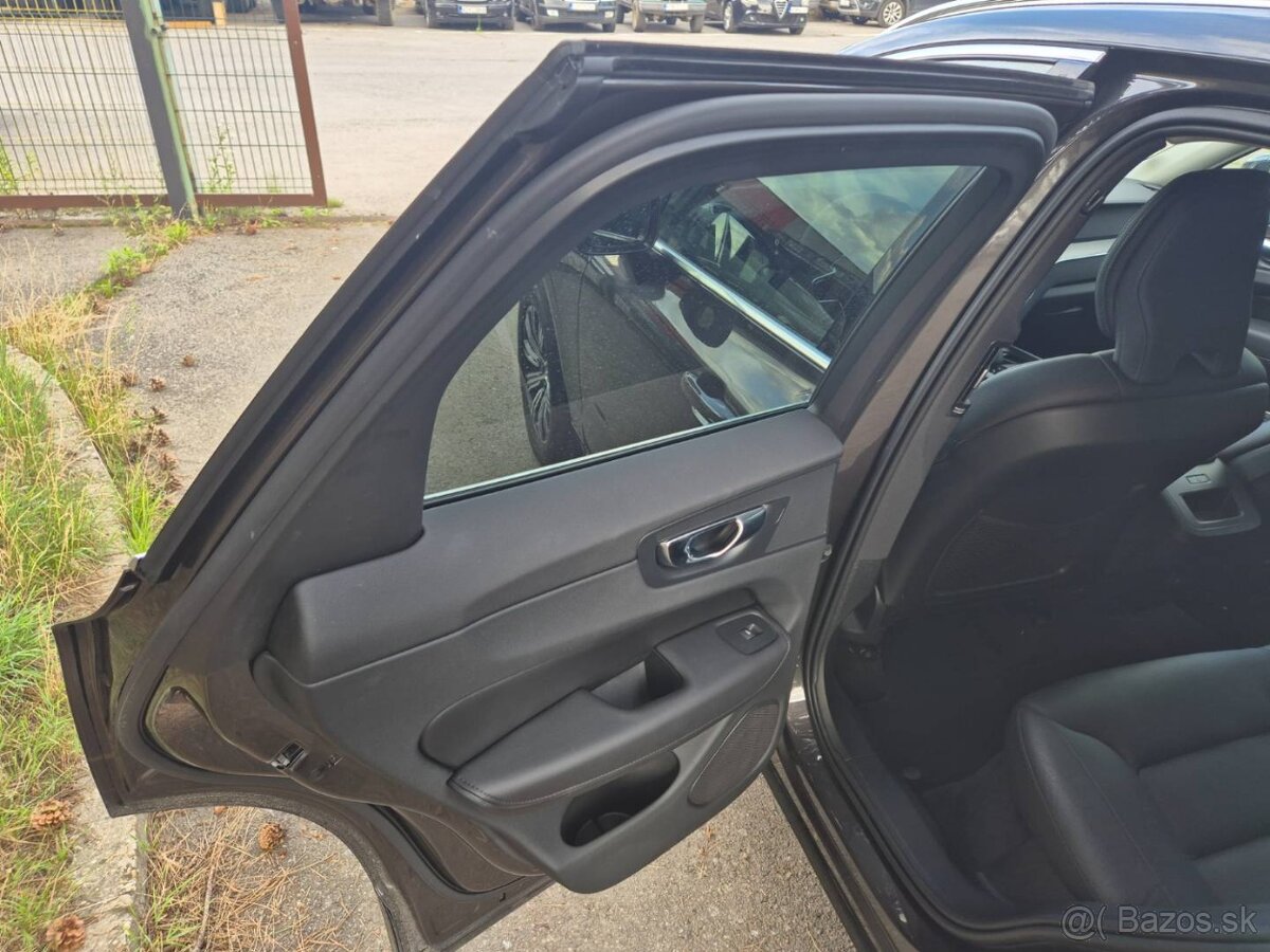 Volvo XC60 2.0 B5 mHEV Ultimate Black Edition AWD A/T - 14