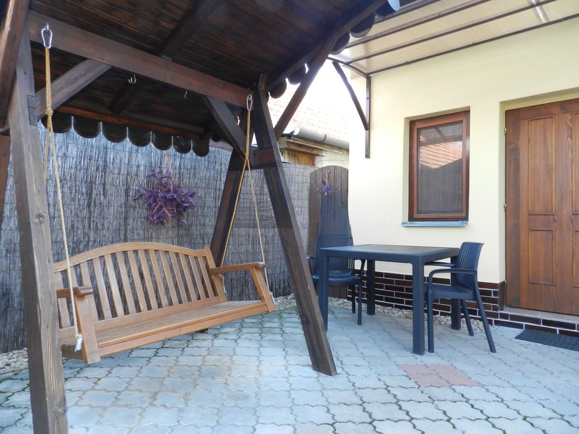 Penzión so samostatným obchodným priestorom vo Veľkom Mederi - 14