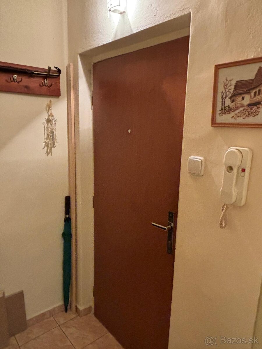 Predám 2-izbový byt v Brezne - 14