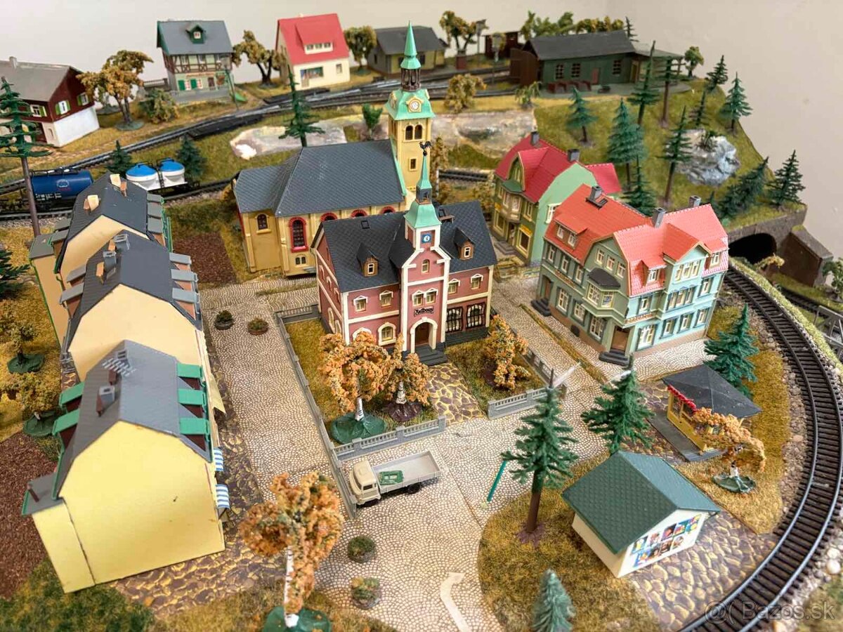Vláčiky TT - dráha, mesto, budovy, stromy, príslušenstvo - 14