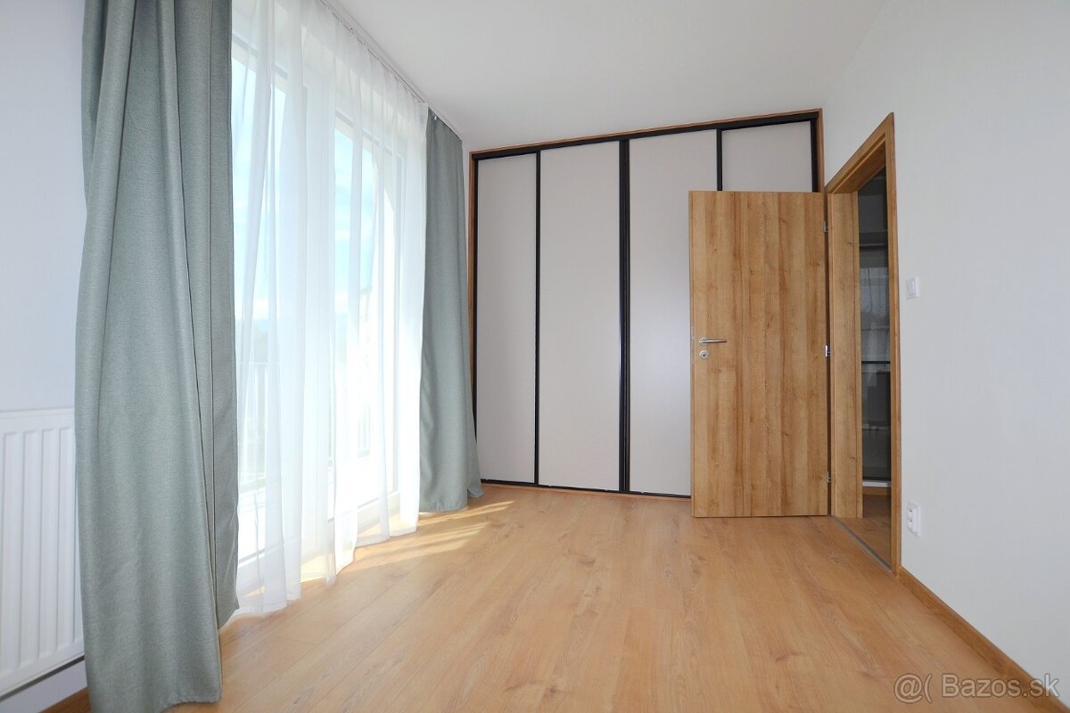 REZERVOVANÝ | 3 izbový byt, strešný s terasou - 14