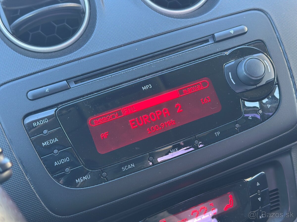 Seat Ibiza ST 1.4 16V benzín 63 kW, 2011 - 14