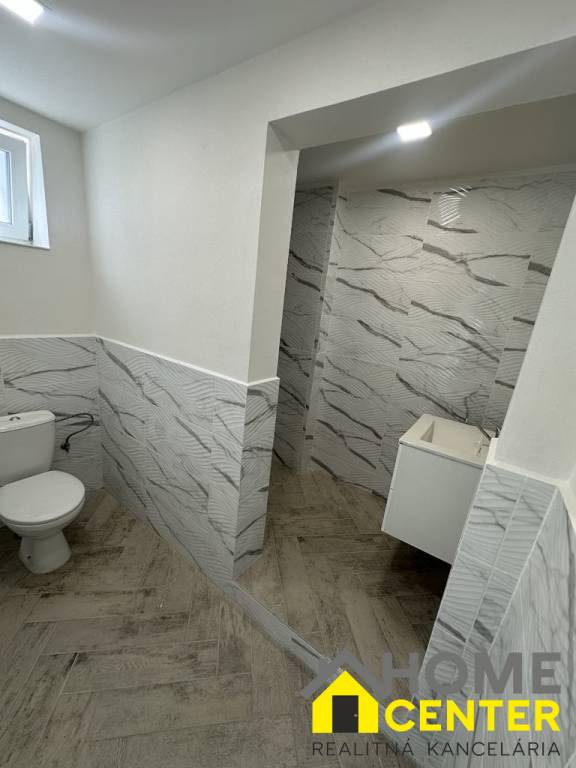 PREDAJ : MODERNÁ POLYFUNKČNÁ BUDOVA NA BÝVANIE AJ PODNIKANIE - 14