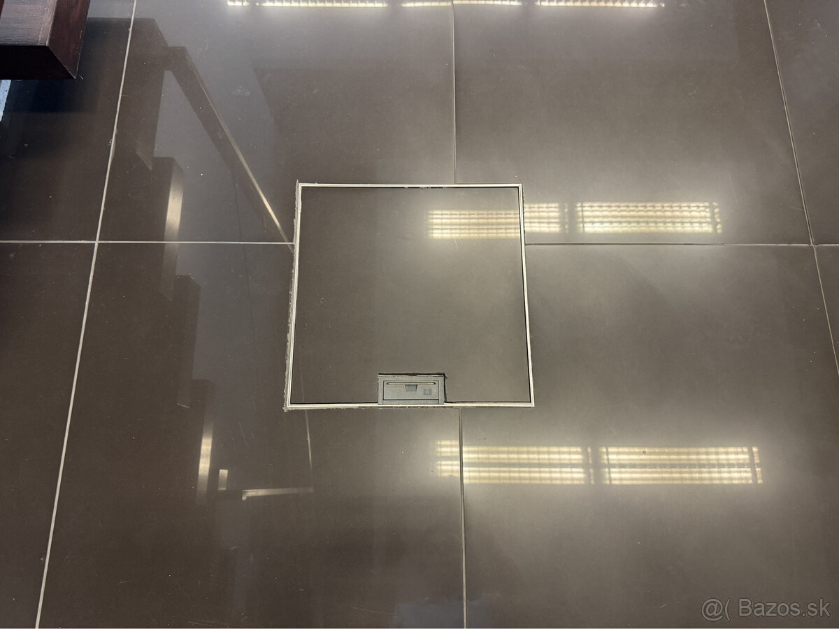 Prenájom prízemného obchodného priestoru 99 m² vo frekventov - 14