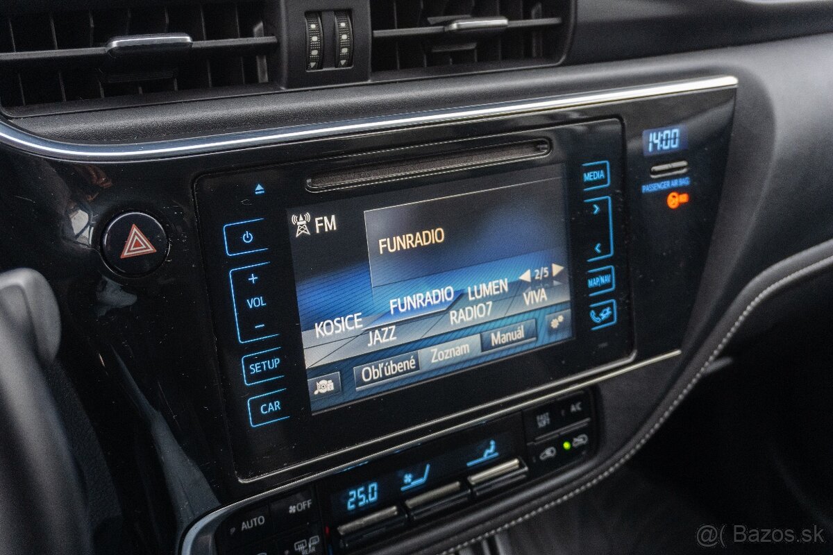 Toyota Auris Touring Sports 1.6 benzín - 14