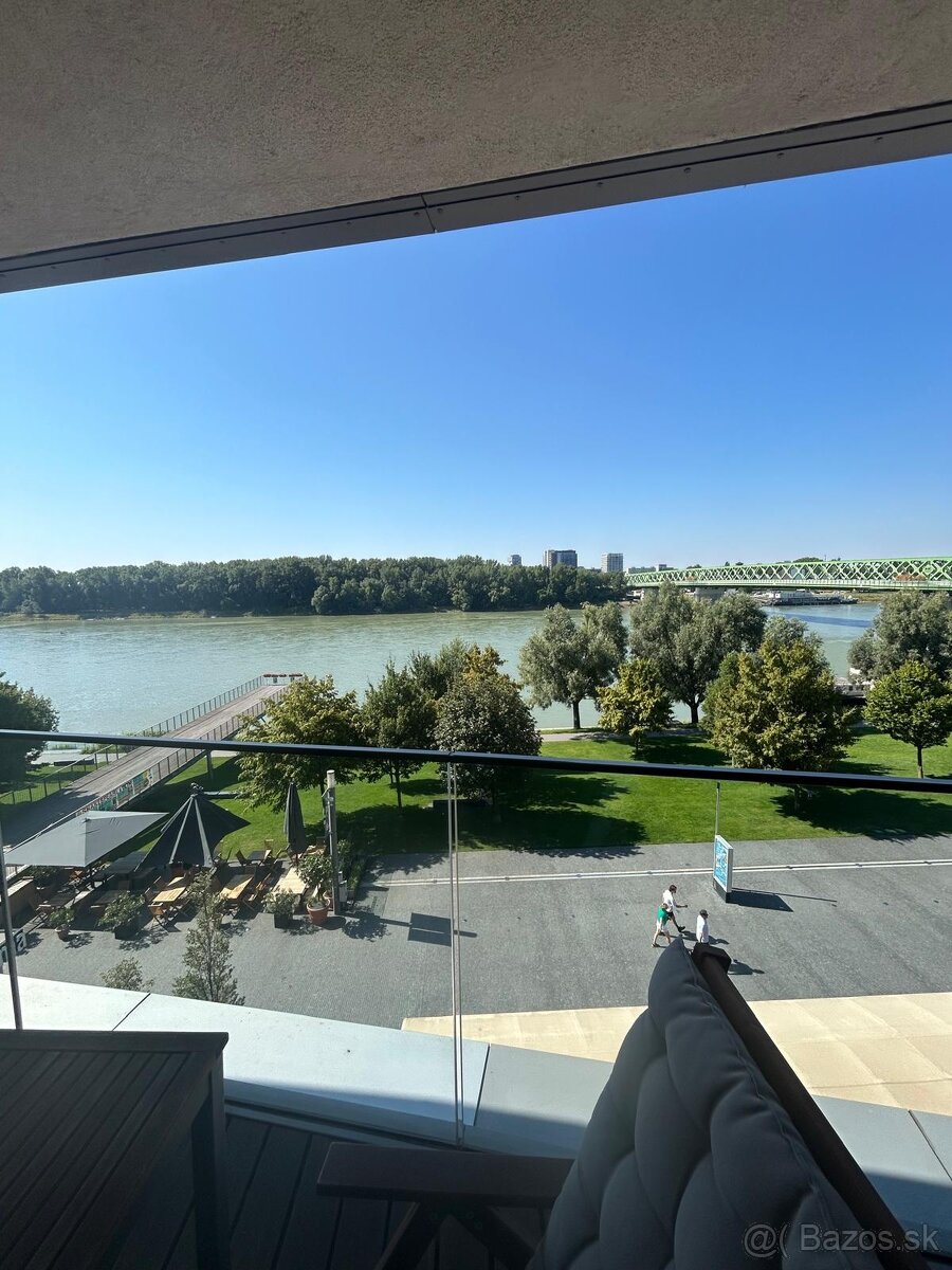 2i Luxusný byt priamo na nábreží Dunaja v Eurovea - 14