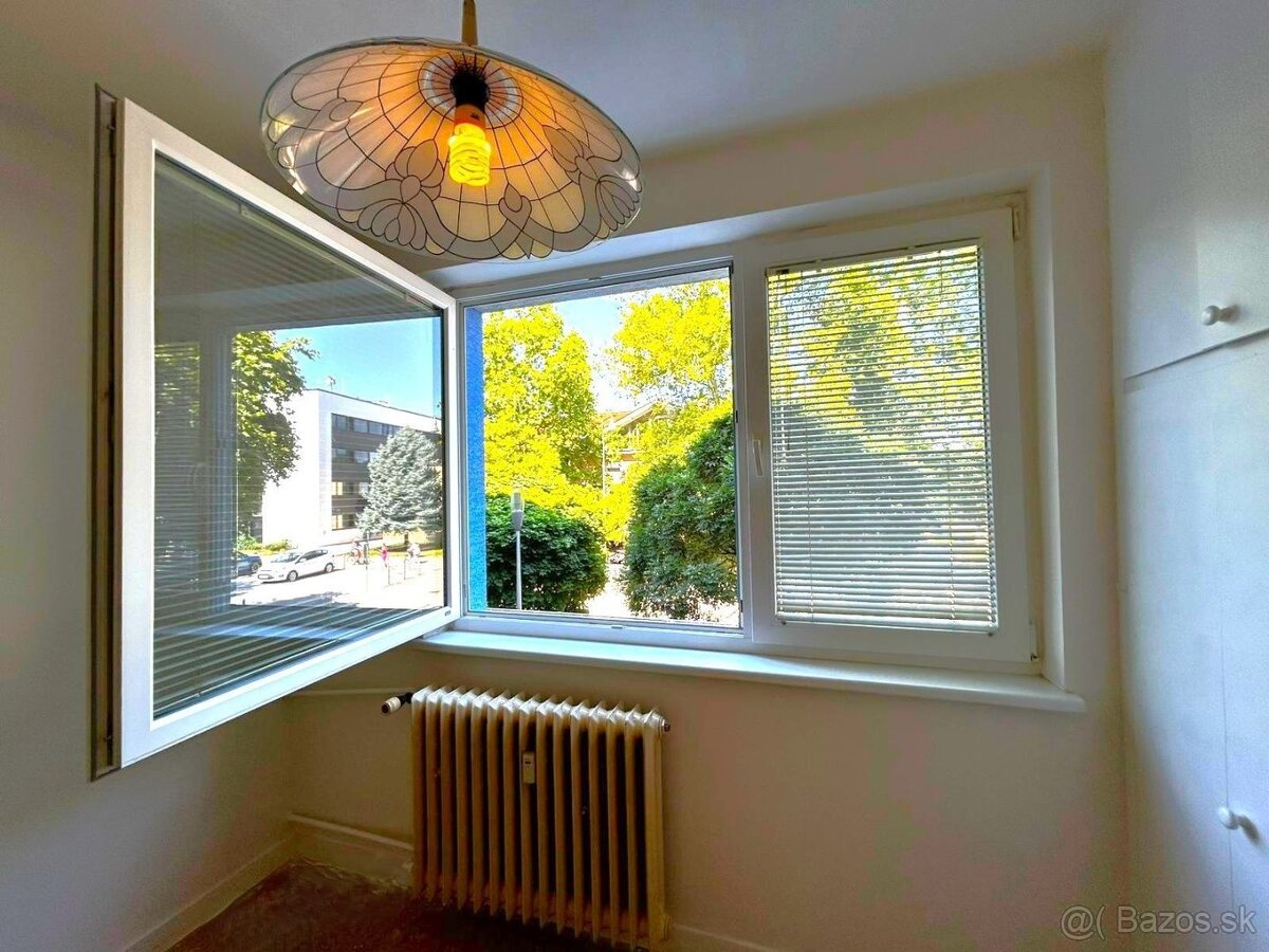 Prenájom slnečný 2-izbový TEHLOVÝ byt s loggiou, nezariadený - 14