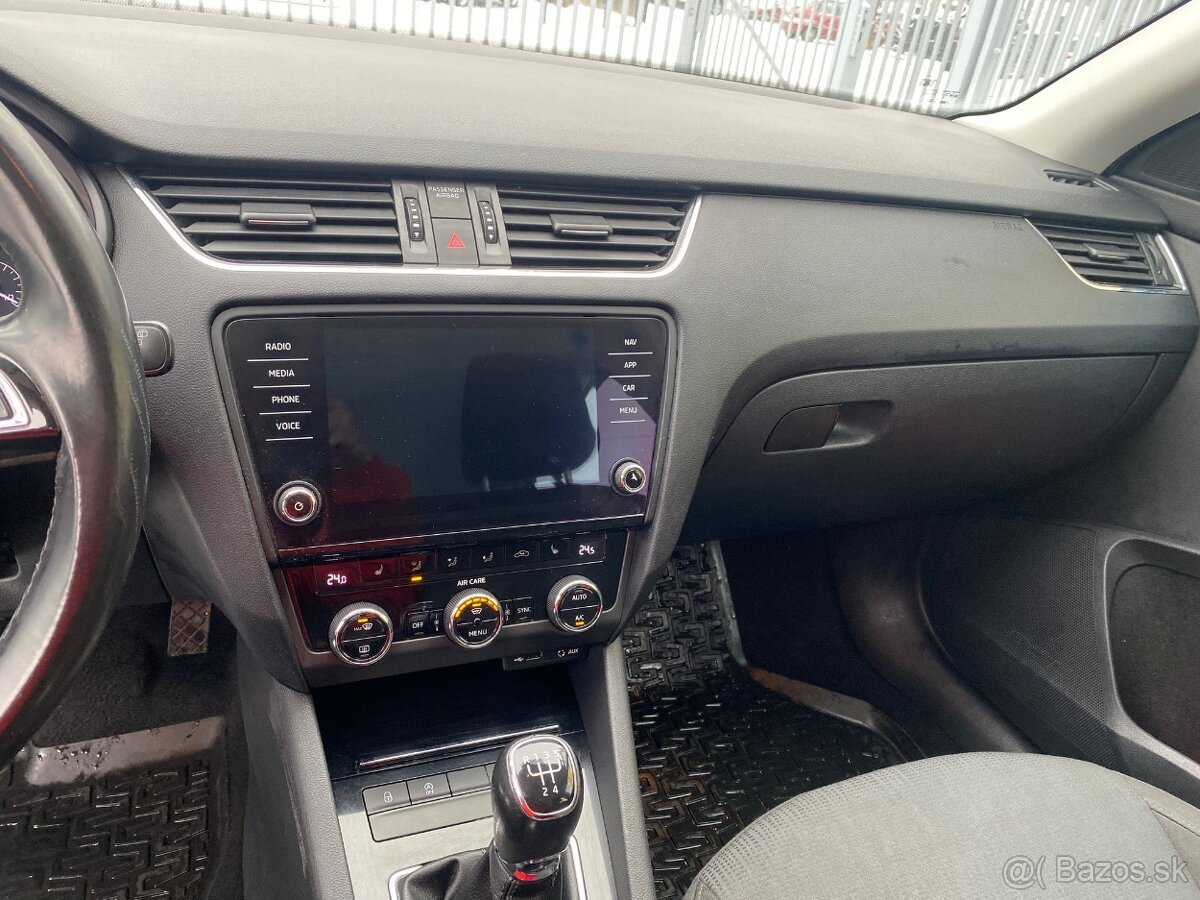 ŠKODA OCTAVIA 1.6 TDI COMBI AMBITION - 14