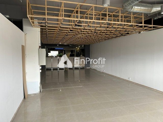 Na prenájom obchodné priestory so zvýhodneným nájomným vo vý - 14