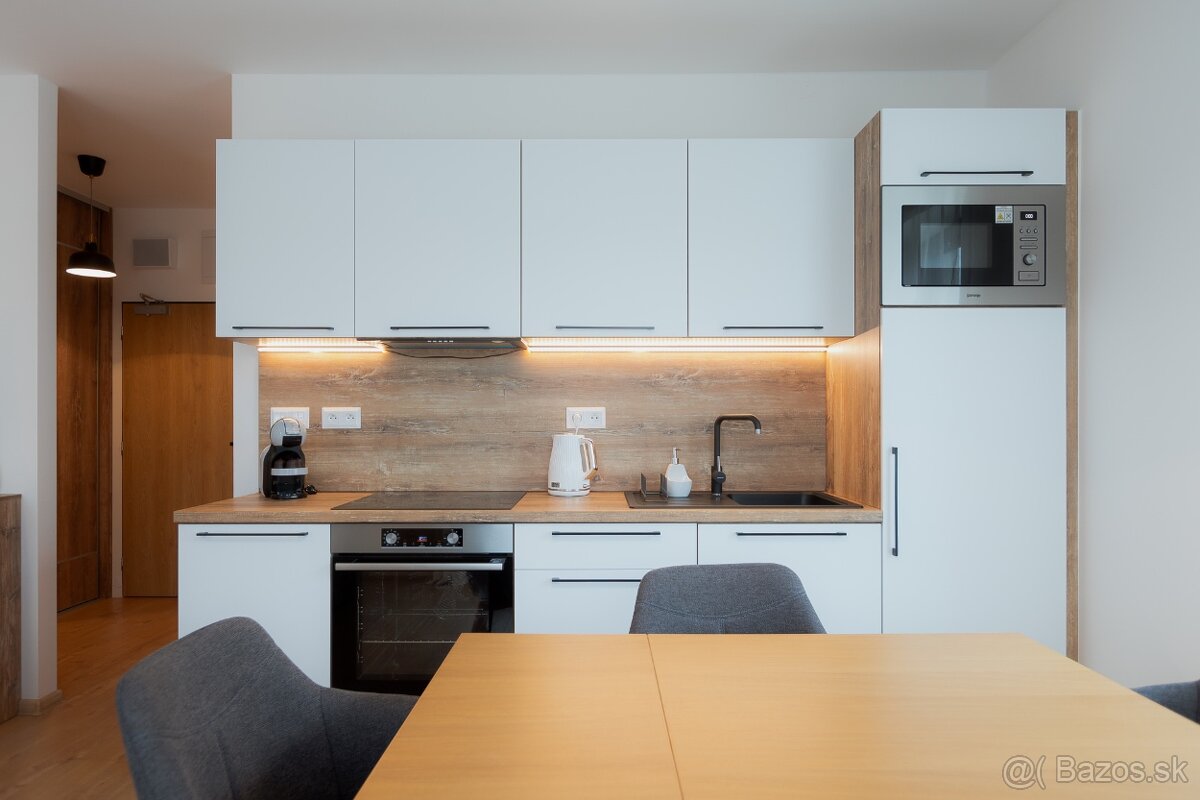 Kompletne zariadený apartmán s výhľadom a parkovaním v proje - 14