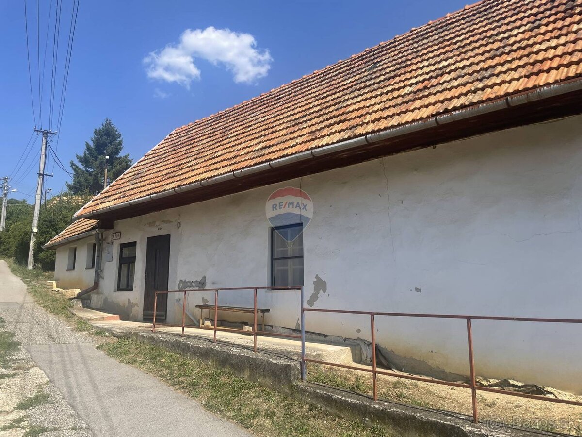 REZERVOVANÉ Starší dom na rekonštrukciu v malebnej obci Puka - 14