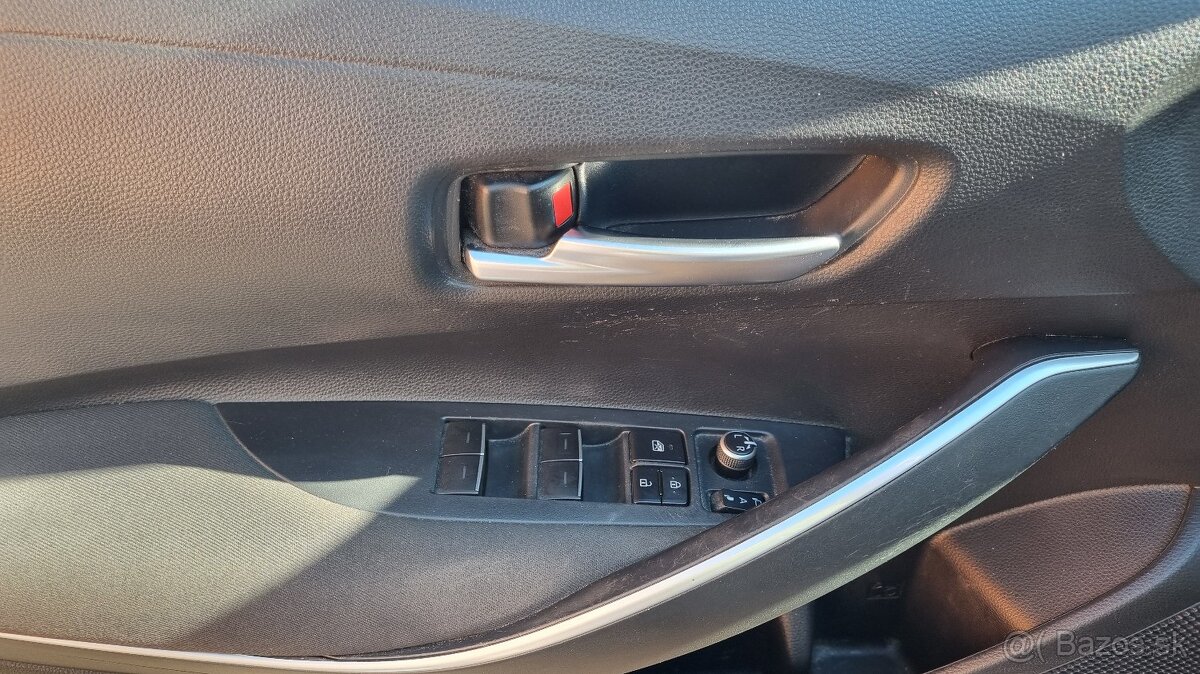 Toyota Corolla sedan 1,8 hybrid Comfot Tech + Techpack 72KW - 14