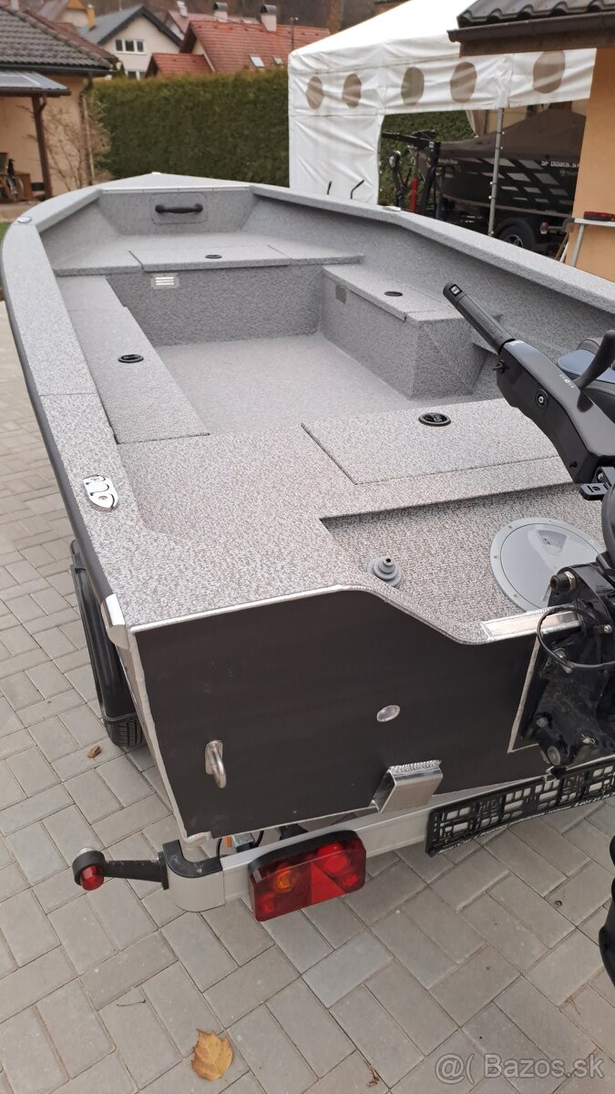 Motorový čln BREMA 435 V - 14