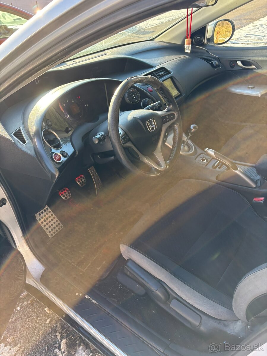 Honda Civic 1.8 i-VTEC 2007 Brezno - 14