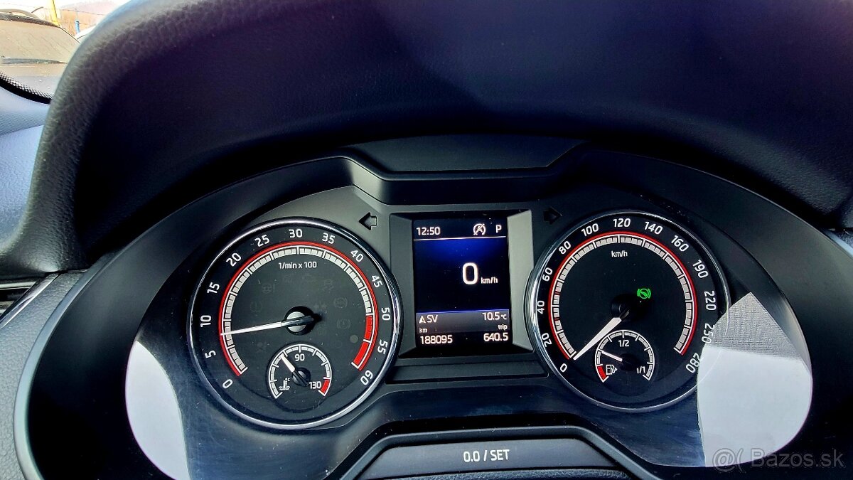 Škoda Octavia Combi 2.0 TDI DPF RS DSG - 14