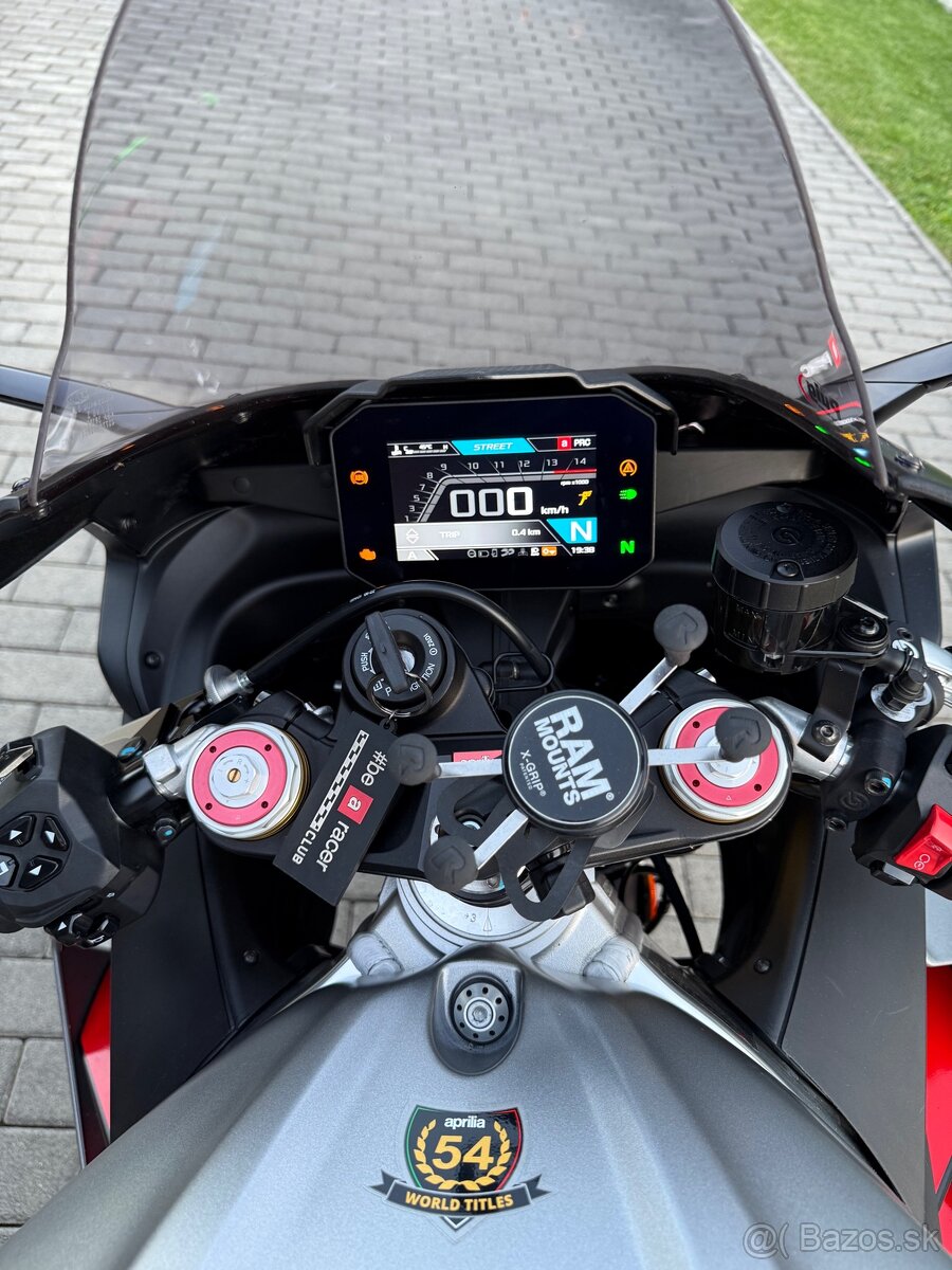 Aprilia RSV4 1099 cm3 2023 - 14
