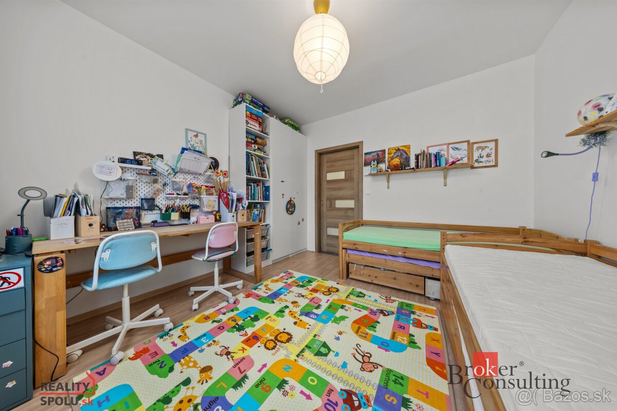 KOMPLETNE ZREKONŠTRUOVANÝ 4-IZBOVÝ BYT V RAČI – IHNEĎ VOĽNÝ - 14