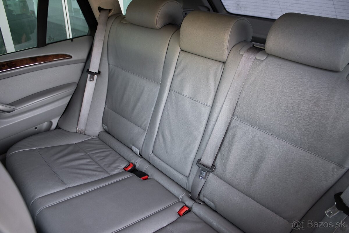 BMW X5 4.4i A/T - 14