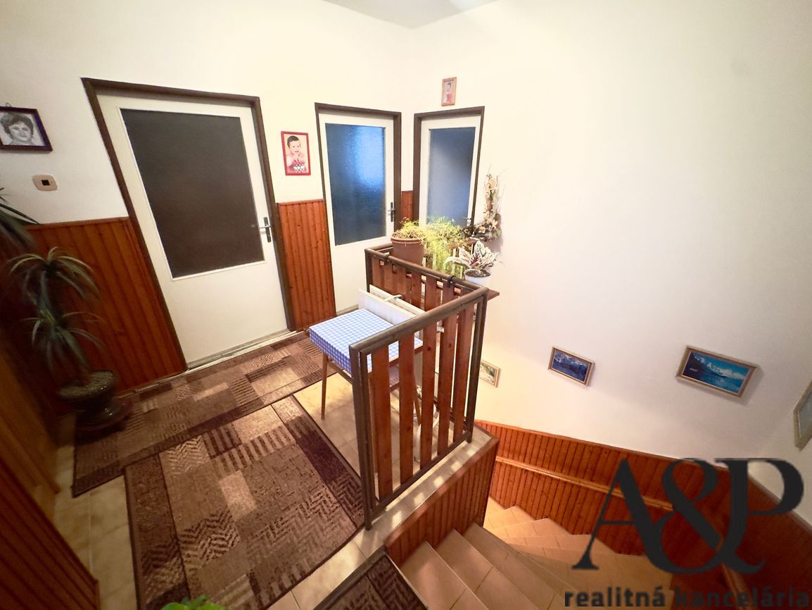 4 IZBOVÝ RD S GARÁŽOU, POZEMOK 776M2, ŽELEZNIČNÁ UL., SENICA - 14