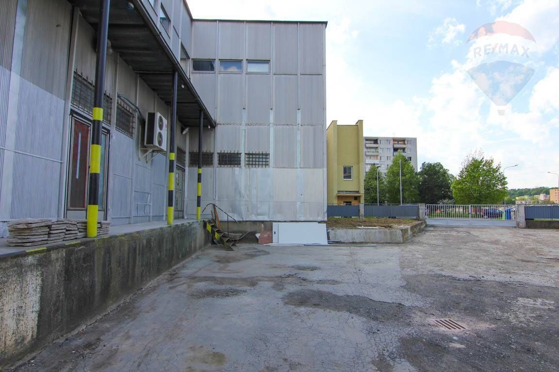 Na prenájom obchodné priestory 460 m2 na prízemí, Laborecká - 14