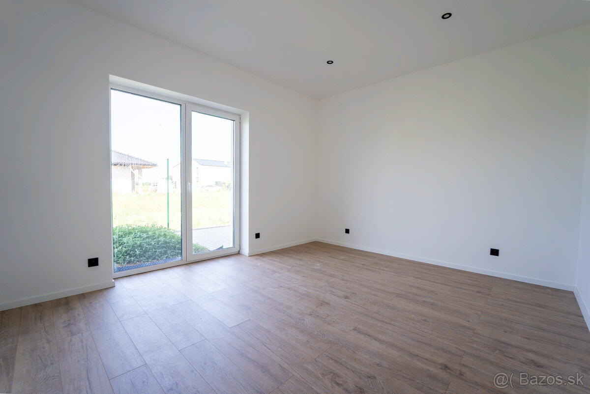 Na predaj 5-izbový rodinný dom v Moravanoch nad Váhom - 14