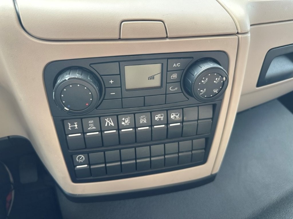 MAN TGL 12.250 , skříň, čelo, klima E6 - 14