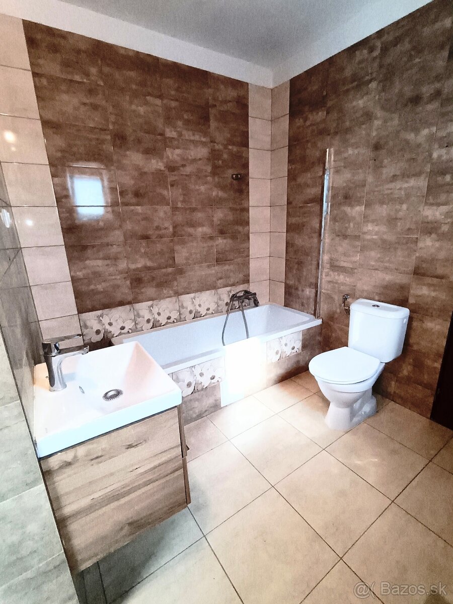 Na predaj veľký, pekný RD v Hosticiach - 14