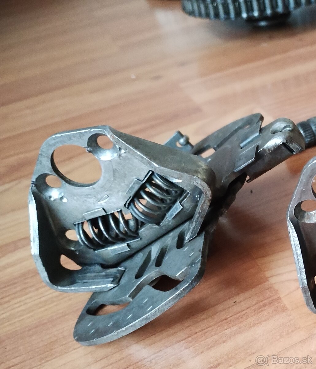 PREDÁM ORIGINÁL DIELY MOTORA JAWA PÉRÁK 250 FJ / KOMUNISTA - 14