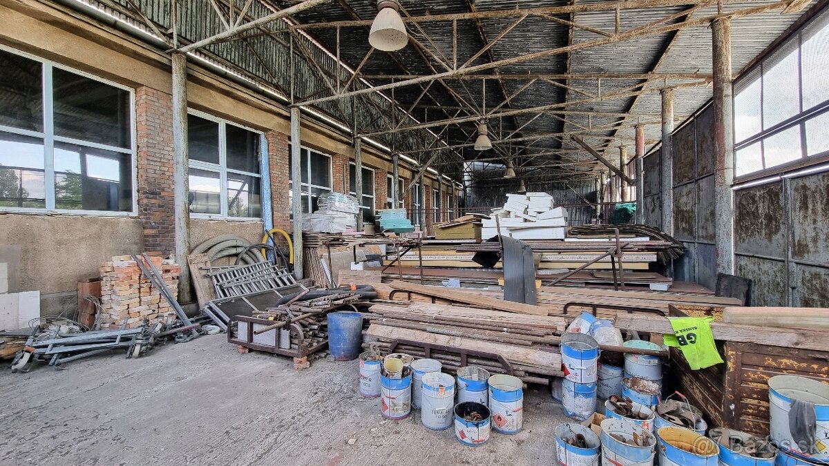 Výrobno - skladový areál Bošany, pozemok 5000 m2, žeriav - 14