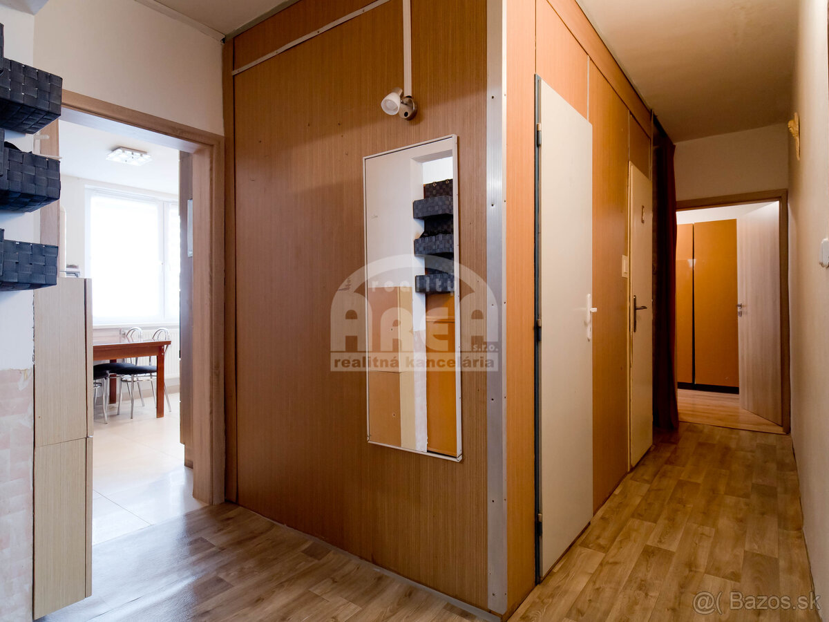 Priestranný 5- izbový byt na sídlisku Východ v Michalovciach - 14