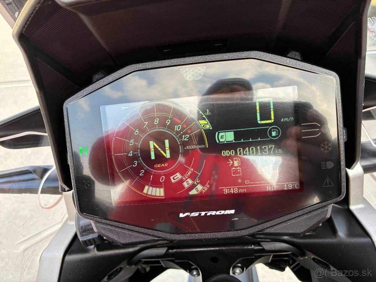 Suzuki DL1050 Vstrom - 14