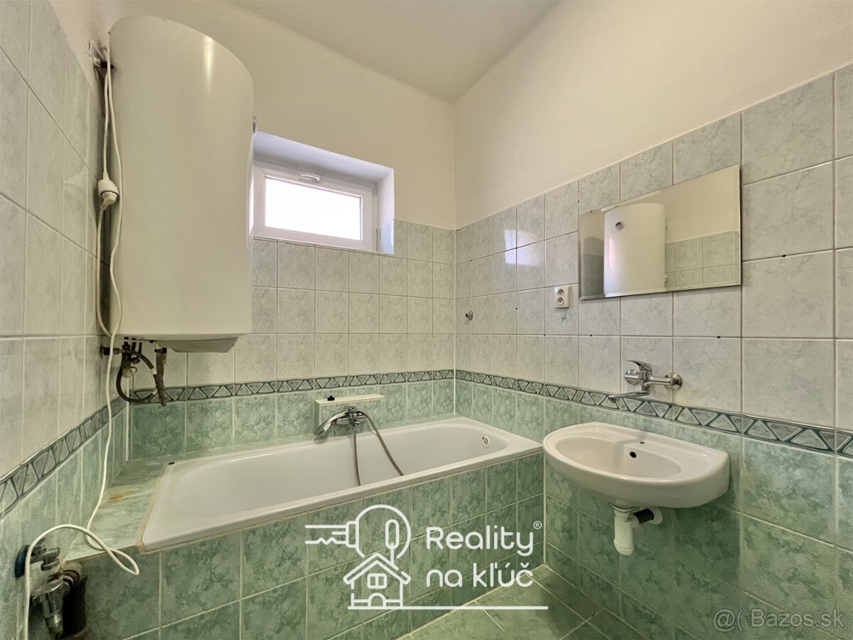Na predaj zrekonštruovaný 4-izbový rodinný dom v Nesvadoch - 14