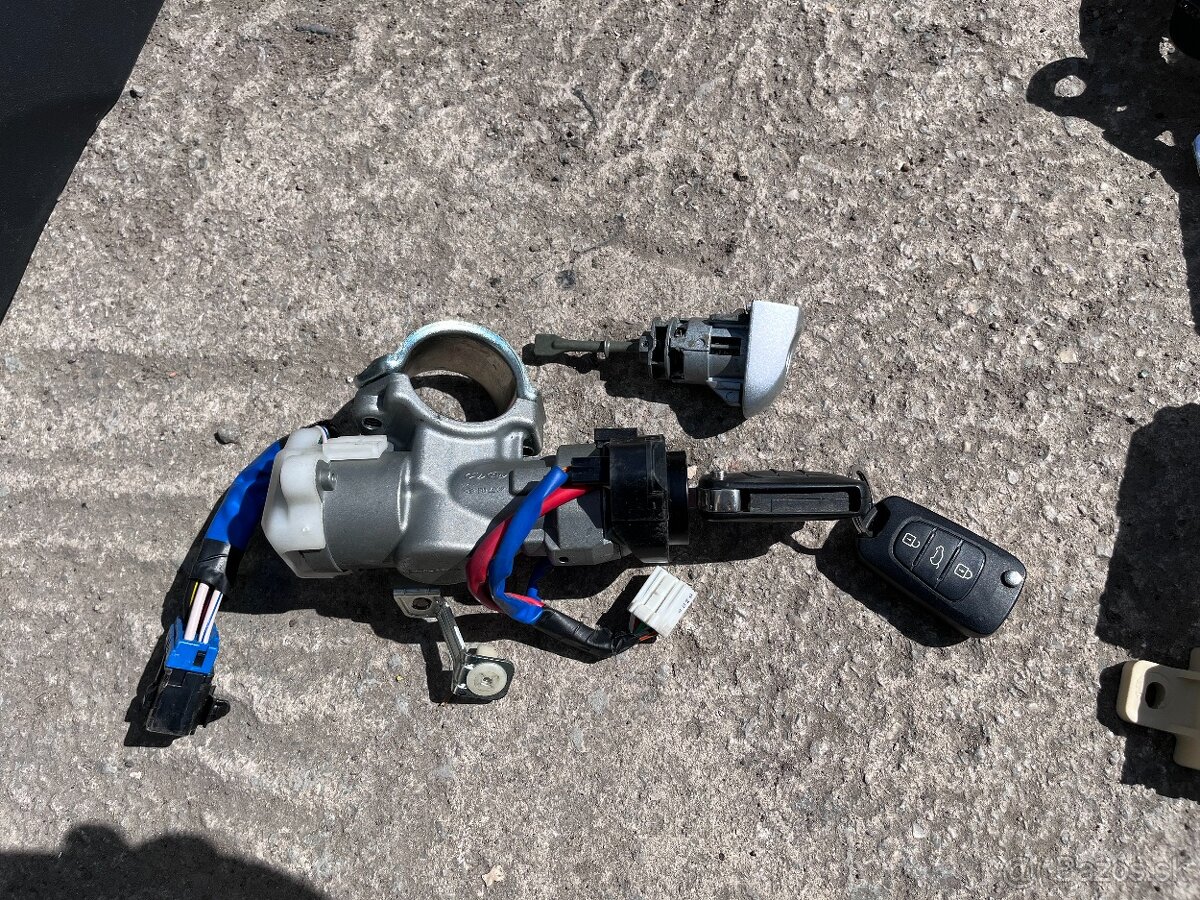 Hyundai i30 sanie,klapka, rampa, zapalovacie cievky, kabelaz - 14