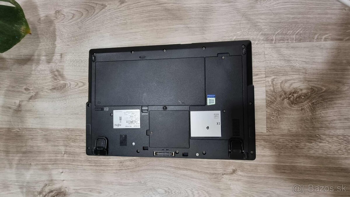 📌 Na predaj: Fujitsu LifeBook U758 - 14